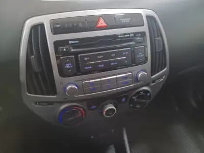 Vendo Hyundai i20 2014 - 9890 EUR, 101619 km - AUTO.MOTO.pt