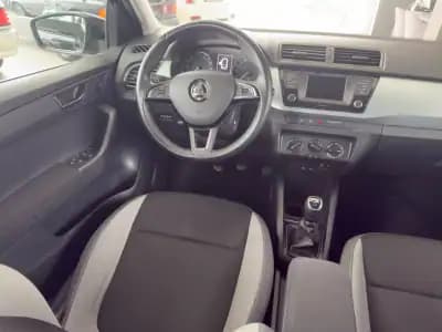 Vendo Skoda Fabia Break 2016 - 8490 EUR, 184591 km - AUTO.MOTO.pt