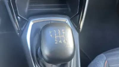 Vendo Peugeot 2008 2023 - 17900 EUR, 65000 km - AUTO.MOTO.pt