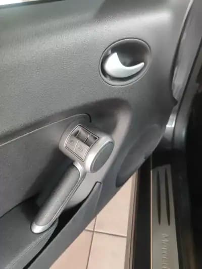 Vendo Mercedes-Benz SLK 200 2010 - 21500 EUR, 79000 km - AUTO.MOTO.pt