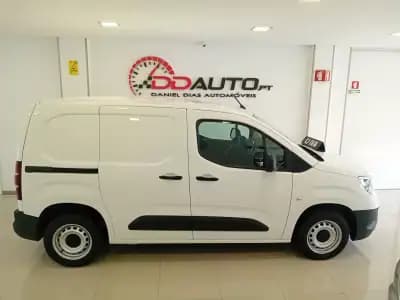 Vendo Opel Combo 2022 - 14990 EUR, 63800 km - AUTO.MOTO.pt