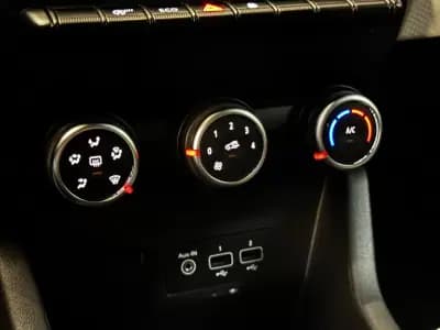 Vendo Renault Clio 2022 - 13990 EUR, 72588 km - AUTO.MOTO.pt