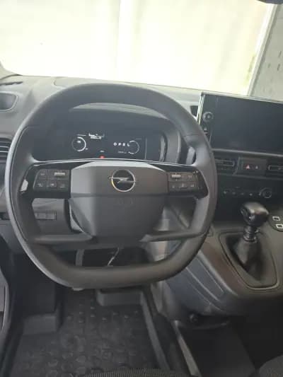 Vendo Opel Combo 2024 - 21900 EUR, 11972 km - AUTO.MOTO.pt