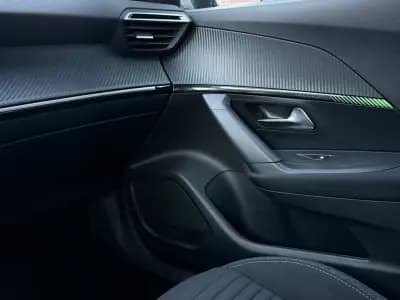 Vendo Peugeot 2008 2024 - 20950 EUR, 37000 km - AUTO.MOTO.pt