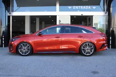 Vendo Kia ProCeed 2020 - 24750 EUR, 137140 km - AUTO.MOTO.pt