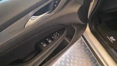 Sell Opel Insignia Grand Sport 2018 - 12900 EUR, 149839 km - AUTO.MOTO.pt