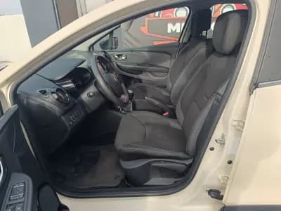 Sell Renault Clio 2017 - 10900 EUR, 135702 km - AUTO.MOTO.pt