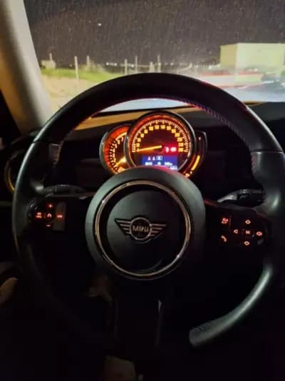 Vendo MINI Cooper 2023 - 23995 EUR, 20000 km - AUTO.MOTO.pt