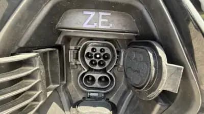 Sell Renault Zoe 2020 - 12900 EUR, 139000 km - AUTO.MOTO.pt