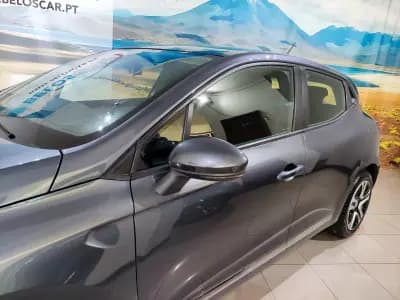 Vendo Renault Clio 2021 - 13350 EUR, 61000 km - AUTO.MOTO.pt