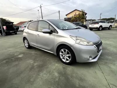 Sell Peugeot 208 2014 - 8900 EUR, 160599 km - AUTO.MOTO.pt