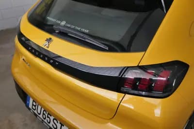 Vendo Peugeot e-208 2021 - 14350 EUR, 65000 km - AUTO.MOTO.pt