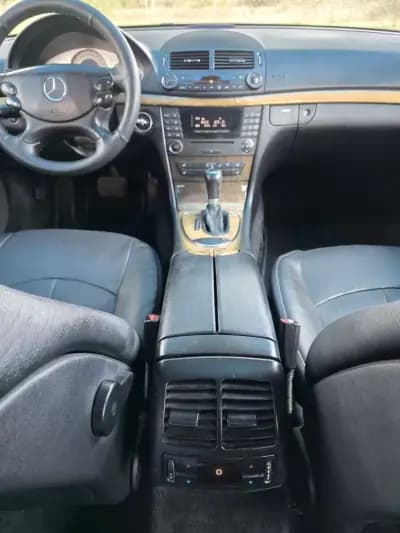 Vendo Mercedes-Benz E 220 2007 - 8990 EUR, 330000 km - AUTO.MOTO.pt