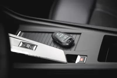 Vendo Peugeot 308 2022 - 22900 EUR, 133639 km - AUTO.MOTO.pt