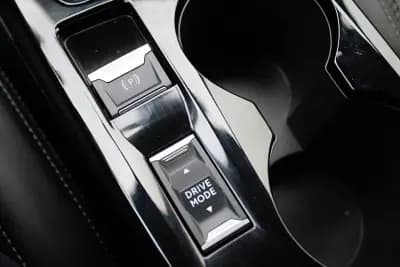 Vendo Peugeot 2008 2022 - 22900 EUR, 31255 km - AUTO.MOTO.pt