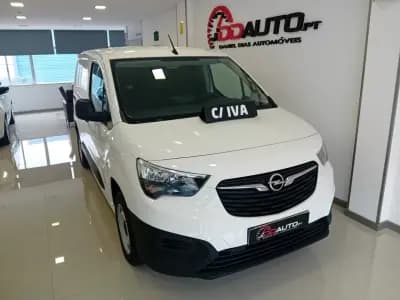 Vendo Opel Combo 2022 - 14990 EUR, 63800 km - AUTO.MOTO.pt