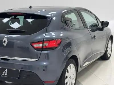 Vendo Renault Clio 2017 - 11890 EUR, 109000 km - AUTO.MOTO.pt