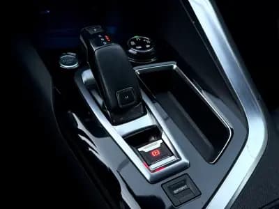 Sell Peugeot 3008 2019 - 24900 EUR, 82000 km - AUTO.MOTO.pt