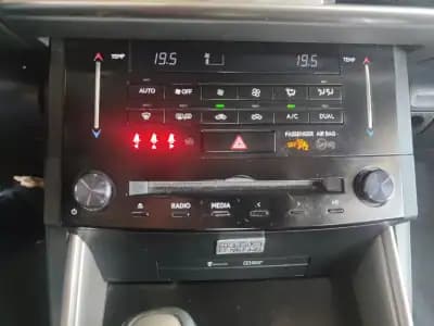 Vendo Lexus IS 300H 2013 - 19990 EUR, 170000 km - AUTO.MOTO.pt