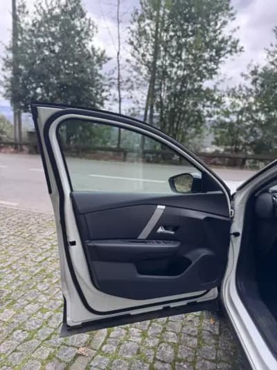 Vendo Citroën C4 2023 - 21500 EUR, 141295 km - AUTO.MOTO.pt