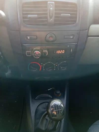 Sell Renault Clio 2002 - 2499 EUR, 222699 km - AUTO.MOTO.pt
