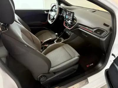 Vendo Ford Fiesta 2018 - 12500 EUR, 146800 km - AUTO.MOTO.pt