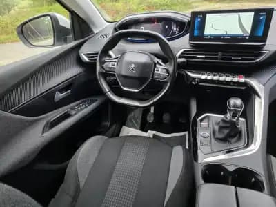 Vendo Peugeot 3008 2021 - 21900 EUR, 148000 km - AUTO.MOTO.pt