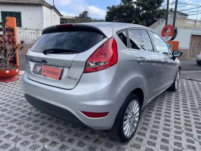 Sell Ford Fiesta 2010 - 5950 EUR, 204561 km - AUTO.MOTO.pt