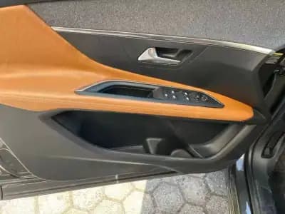 Vendo Peugeot 3008 2018 - 19900 EUR, 138000 km - AUTO.MOTO.pt