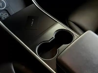 Vendo Tesla Model 3 2019 - 29900 EUR, 132895 km - AUTO.MOTO.pt