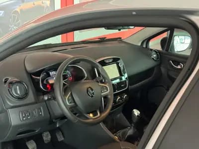 Vendo Renault Clio 2017 - 11990 EUR, 103171 km - AUTO.MOTO.pt