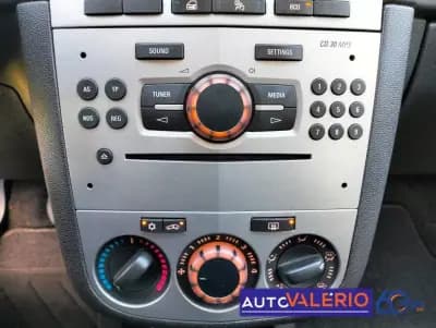 Vendo Opel Corsa 2013 - 7950 EUR, 74650 km - AUTO.MOTO.pt