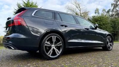 Sell Volvo V60 2020 - 26500 EUR, 129000 km - AUTO.MOTO.pt
