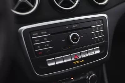 Vendo Mercedes-Benz CLA 200 2018 - 22900 EUR, 168433 km - AUTO.MOTO.pt