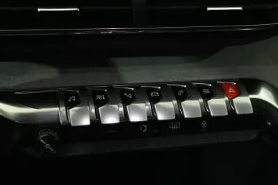 Vendo Peugeot 3008 2023 - 32750 EUR, 45000 km - AUTO.MOTO.pt