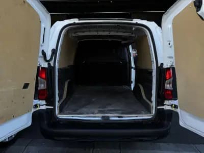 Vendo Peugeot Partner 2021 - 14990 EUR, 81900 km - AUTO.MOTO.pt