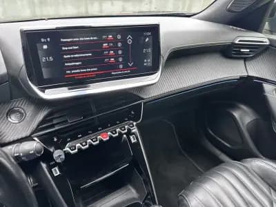 Vendo Peugeot 2008 2021 - 17900 EUR, 95000 km - AUTO.MOTO.pt