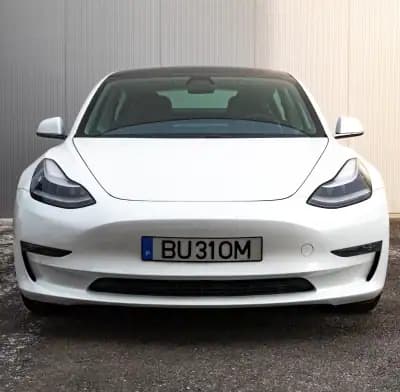 Vendo Tesla Model 3 2020 - 25990 EUR, 111680 km - AUTO.MOTO.pt