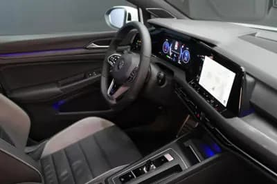 Vendo Volkswagen Golf 2021 - 34970 EUR, 88000 km - AUTO.MOTO.pt