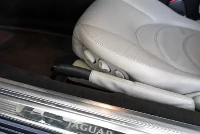 Vendo Jaguar XK 2000 - 40950 EUR, 102845 km - AUTO.MOTO.pt