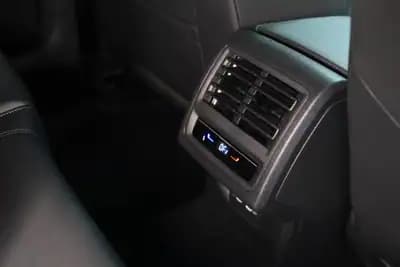 Vendo Volkswagen Golf 2021 - 34970 EUR, 88000 km - AUTO.MOTO.pt