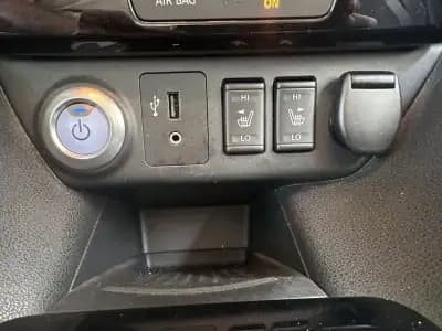 Vendo Nissan Leaf 2018 - 15800 EUR, 70936 km - AUTO.MOTO.pt