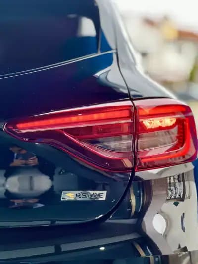 Vendo Renault Clio 2020 - 16950 EUR, 99000 km - AUTO.MOTO.pt