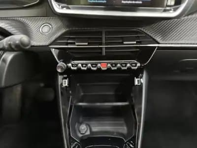 Vendo Peugeot e-2008 2023 - 22500 EUR, 46500 km - AUTO.MOTO.pt