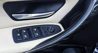 Vendo BMW 320 2013 - 18999 EUR, 129000 km - AUTO.MOTO.pt