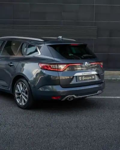 Sell Renault Mégane Sport Tourer 2018 - 15990 EUR, 126740 km - AUTO.MOTO.pt