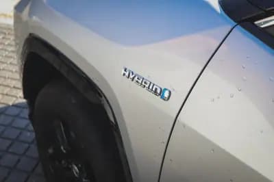 Vendo Toyota RAV4 2021 - 35980 EUR, 107200 km - AUTO.MOTO.pt