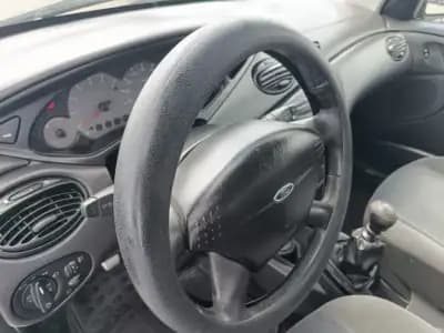 Vendo Ford Focus 2002 - 1800 EUR, 400000 km - AUTO.MOTO.pt