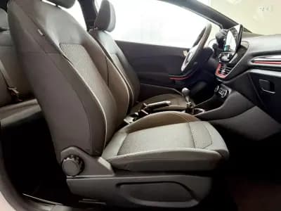 Vendo Ford Fiesta 2018 - 12500 EUR, 146800 km - AUTO.MOTO.pt