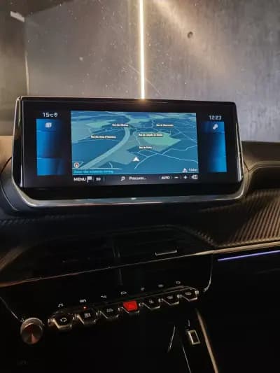 Vendo Peugeot 2008 2021 - 19750 EUR, 134592 km - AUTO.MOTO.pt